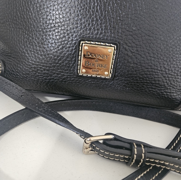Like!New!Dooney and bourke Black Pebbled Leather Crossbody Bag - Picture 9 of 12